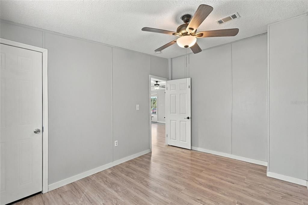 For Sale: $149,900 (3 beds, 2 baths, 1040 Square Feet)