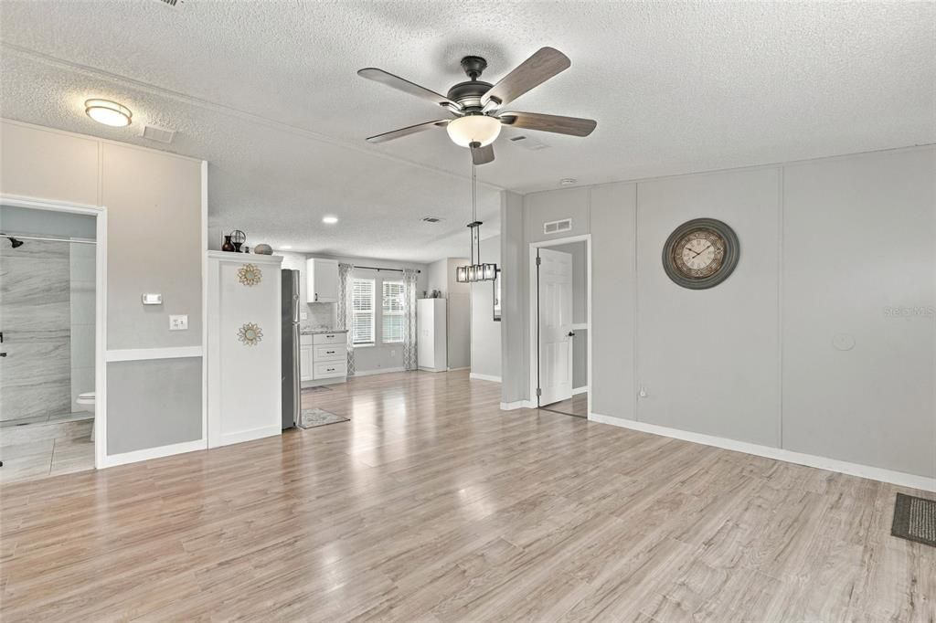 For Sale: $149,900 (3 beds, 2 baths, 1040 Square Feet)