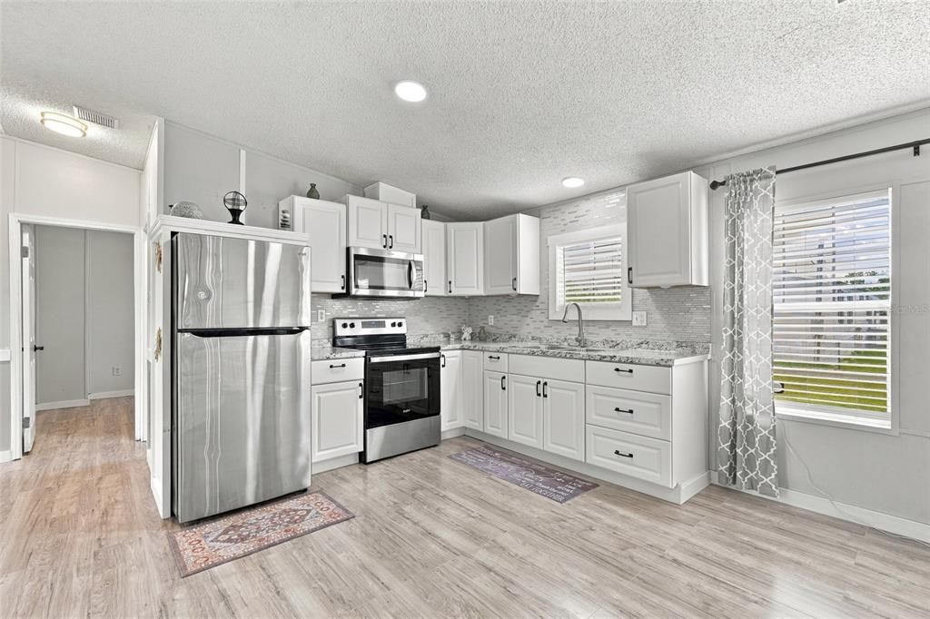 For Sale: $149,900 (3 beds, 2 baths, 1040 Square Feet)