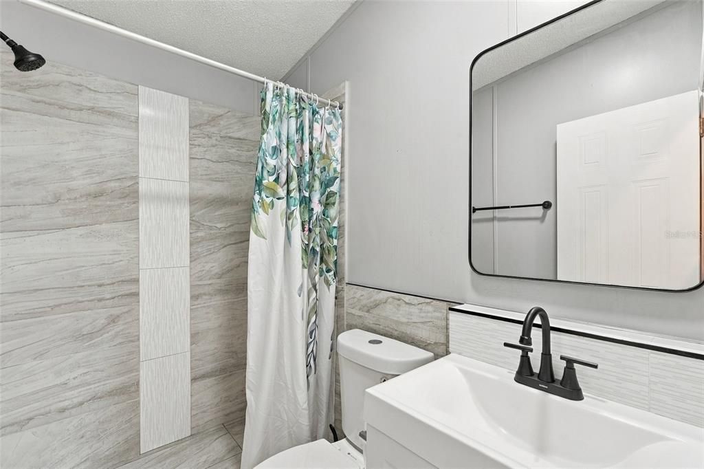 For Sale: $149,900 (3 beds, 2 baths, 1040 Square Feet)