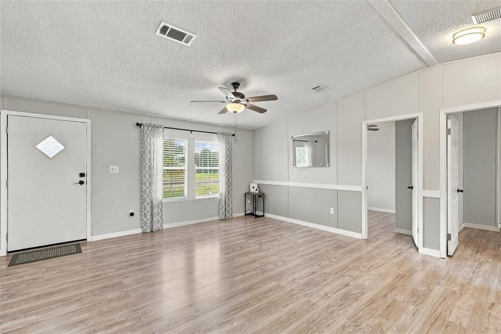 For Sale: $149,900 (3 beds, 2 baths, 1040 Square Feet)