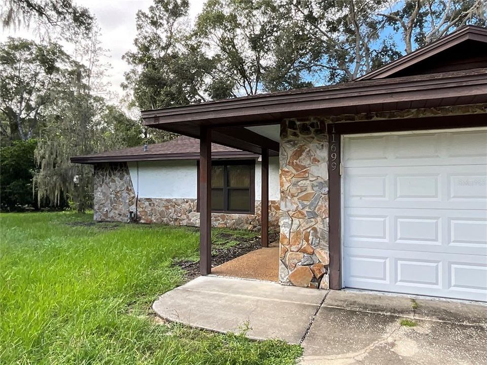For Sale: $204,900 (2 beds, 2 baths, 1277 Square Feet)