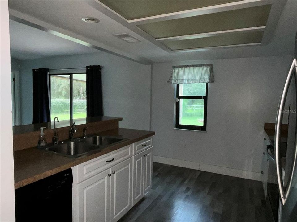 For Sale: $204,900 (2 beds, 2 baths, 1277 Square Feet)