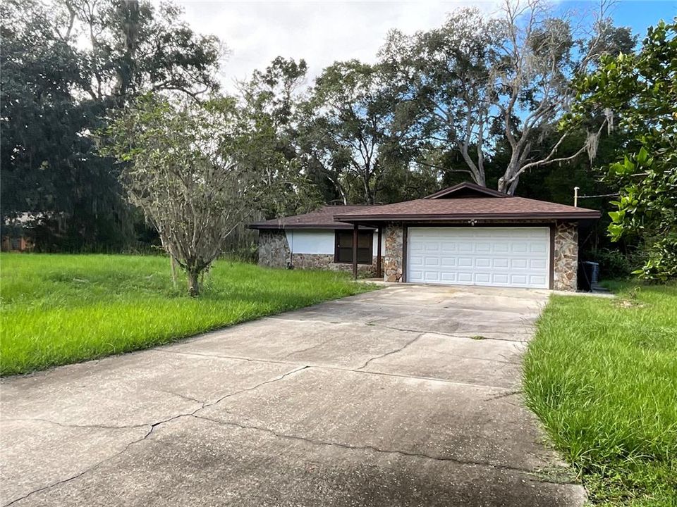 For Sale: $204,900 (2 beds, 2 baths, 1277 Square Feet)