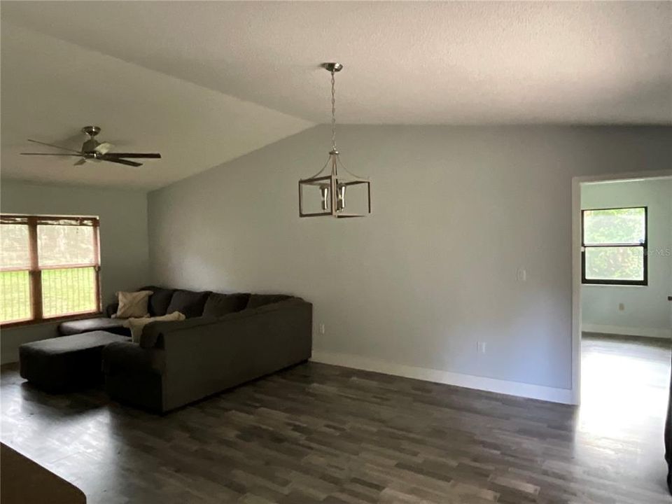 For Sale: $204,900 (2 beds, 2 baths, 1277 Square Feet)