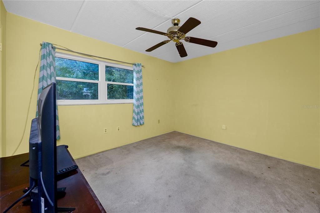 For Sale: $200,000 (2 beds, 2 baths, 1029 Square Feet)