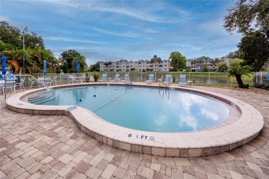 For Sale: $200,000 (2 beds, 2 baths, 1029 Square Feet)