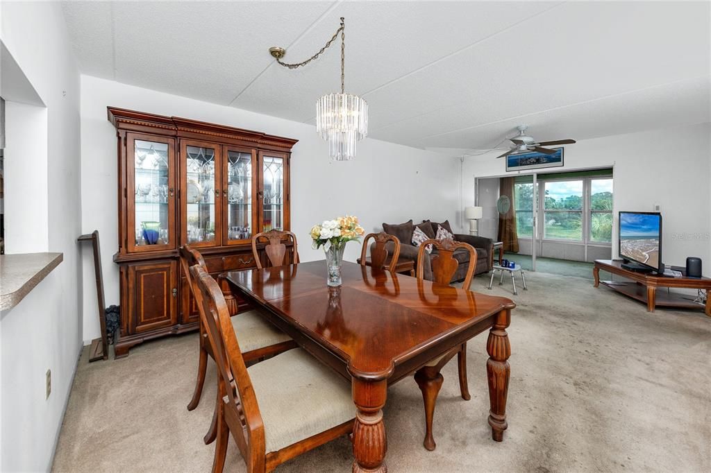 For Sale: $200,000 (2 beds, 2 baths, 1029 Square Feet)