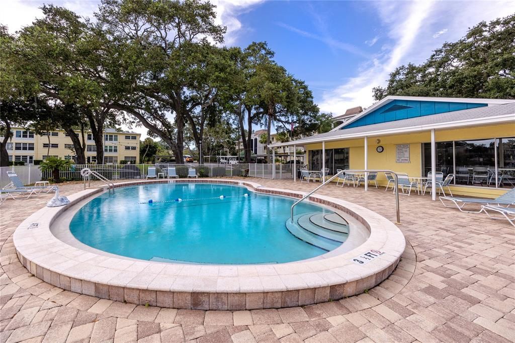 For Sale: $200,000 (2 beds, 2 baths, 1029 Square Feet)