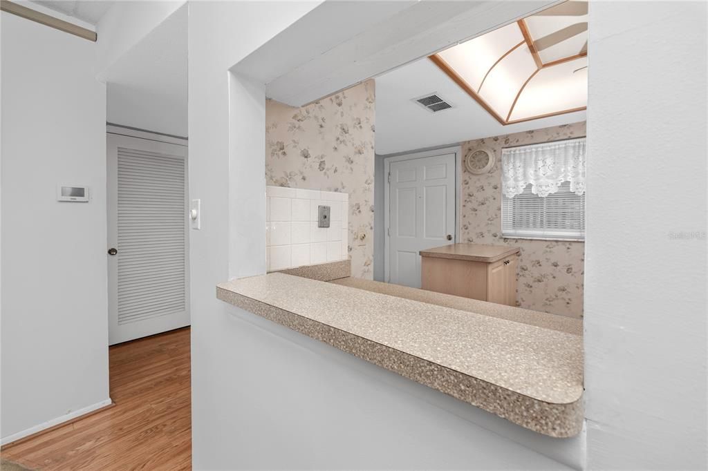 For Sale: $200,000 (2 beds, 2 baths, 1029 Square Feet)