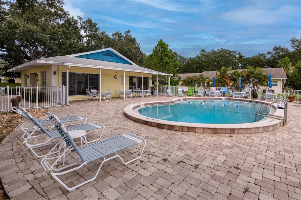 For Sale: $200,000 (2 beds, 2 baths, 1029 Square Feet)