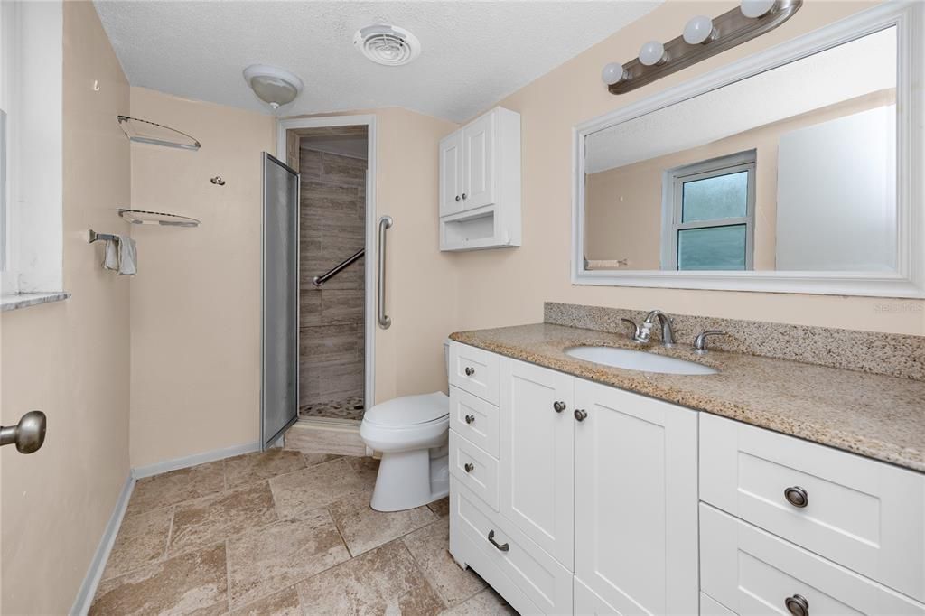 For Sale: $200,000 (2 beds, 2 baths, 1029 Square Feet)