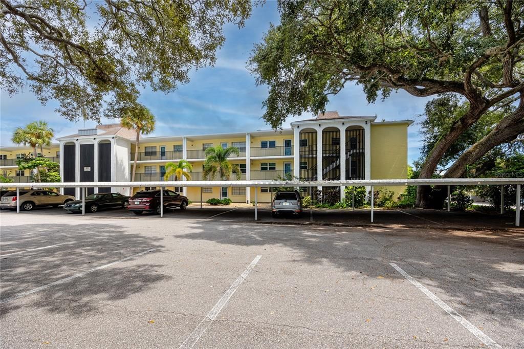 For Sale: $200,000 (2 beds, 2 baths, 1029 Square Feet)