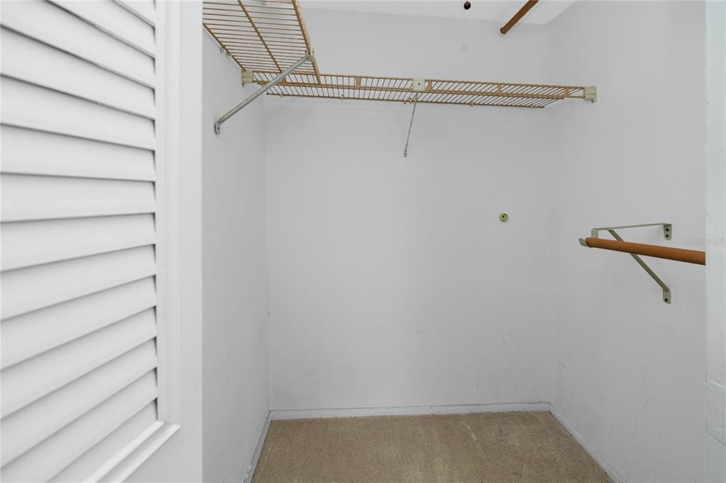 For Sale: $200,000 (2 beds, 2 baths, 1029 Square Feet)