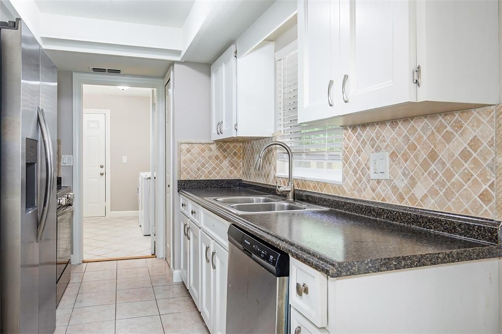 Под контрактом: $329,900 (3 спален, 2 ванн, 1216 Квадратных фут)