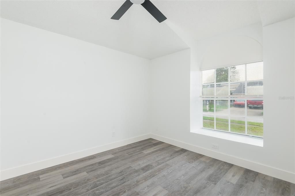 For Sale: $399,000 (4 beds, 2 baths, 1751 Square Feet)