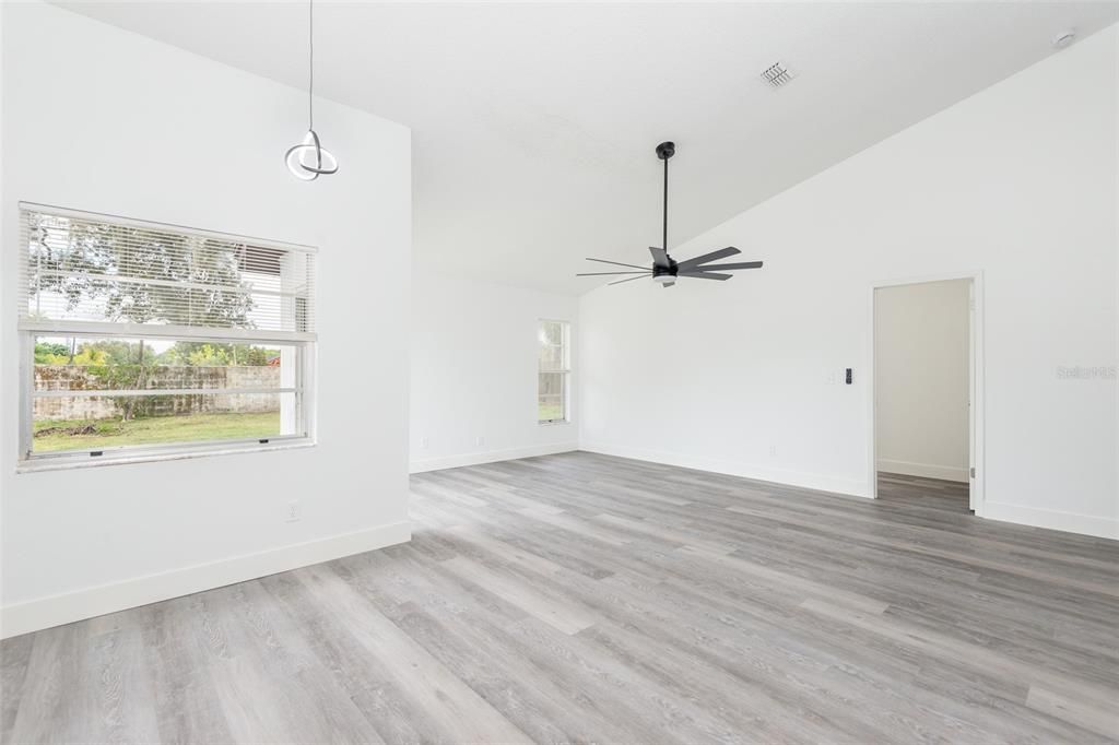 For Sale: $399,000 (4 beds, 2 baths, 1751 Square Feet)