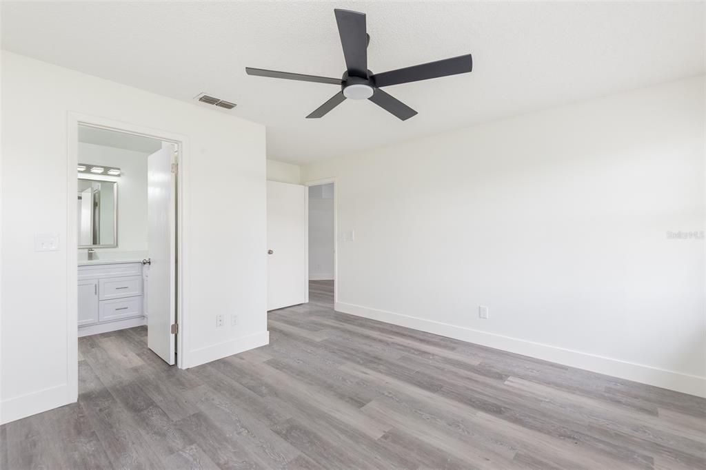 For Sale: $399,000 (4 beds, 2 baths, 1751 Square Feet)