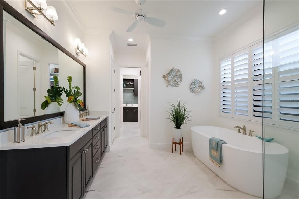 For Sale: $1,250,000 (3 beds, 2 baths, 2563 Square Feet)