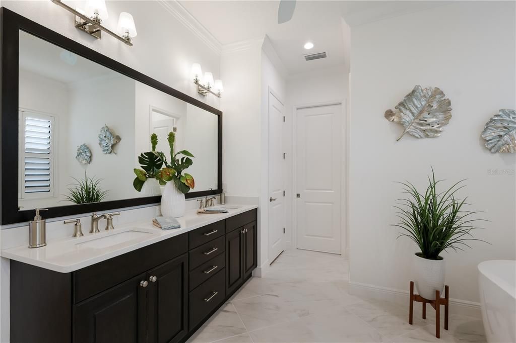 For Sale: $1,250,000 (3 beds, 2 baths, 2563 Square Feet)