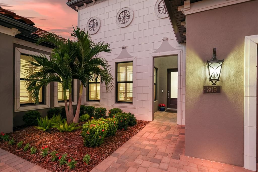 For Sale: $1,250,000 (3 beds, 2 baths, 2563 Square Feet)