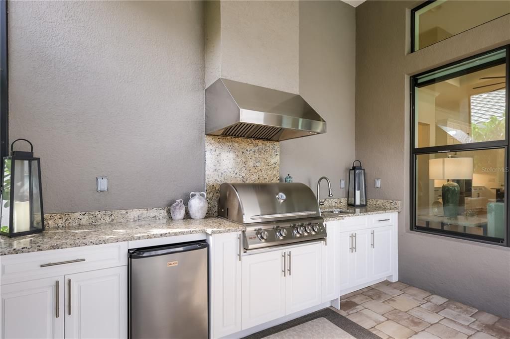 For Sale: $1,250,000 (3 beds, 2 baths, 2563 Square Feet)