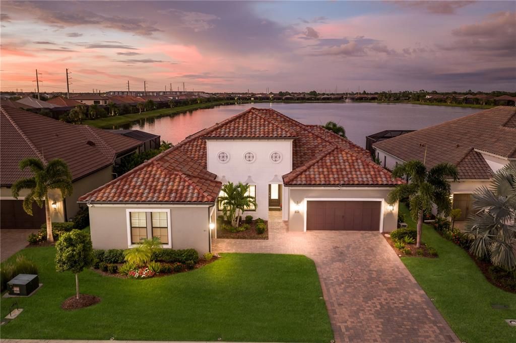 For Sale: $1,250,000 (3 beds, 2 baths, 2563 Square Feet)