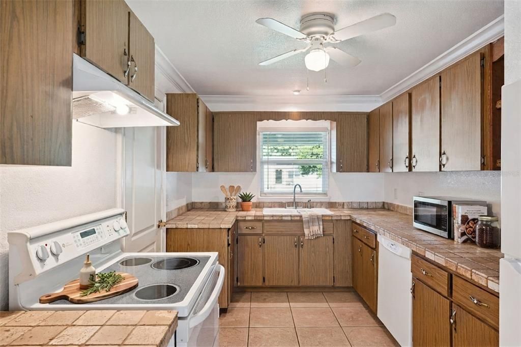 На продажу: $389,000 (3 спален, 3 ванн, 1795 Квадратных фут)