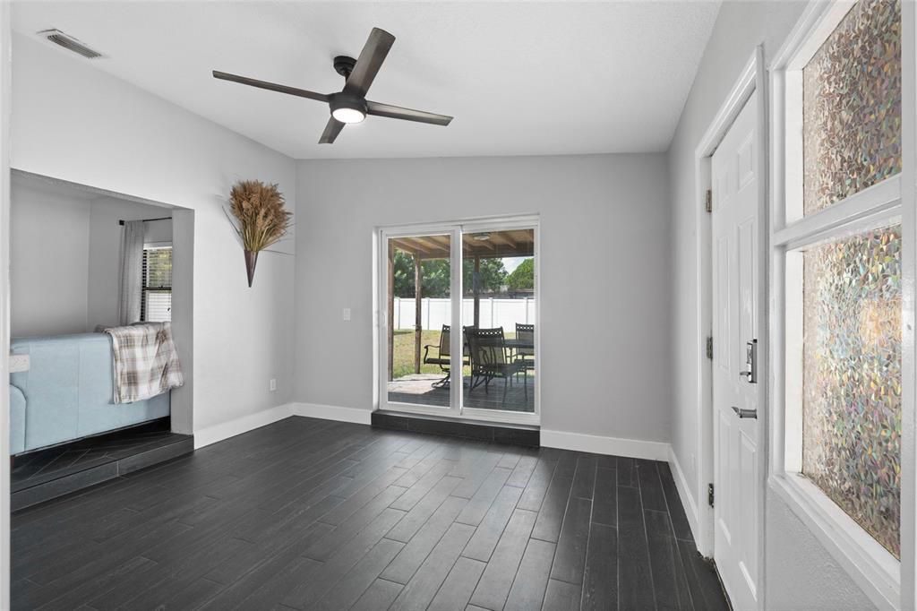 For Sale: $299,000 (3 beds, 1 baths, 1150 Square Feet)