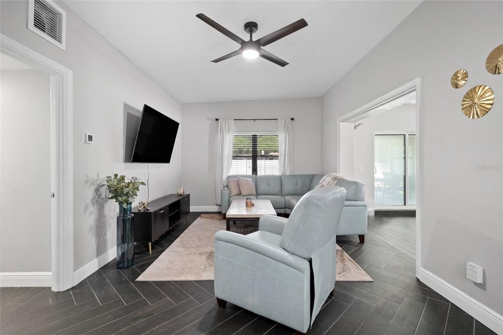 For Sale: $299,000 (3 beds, 1 baths, 1150 Square Feet)
