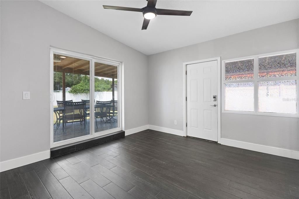 For Sale: $299,000 (3 beds, 1 baths, 1150 Square Feet)