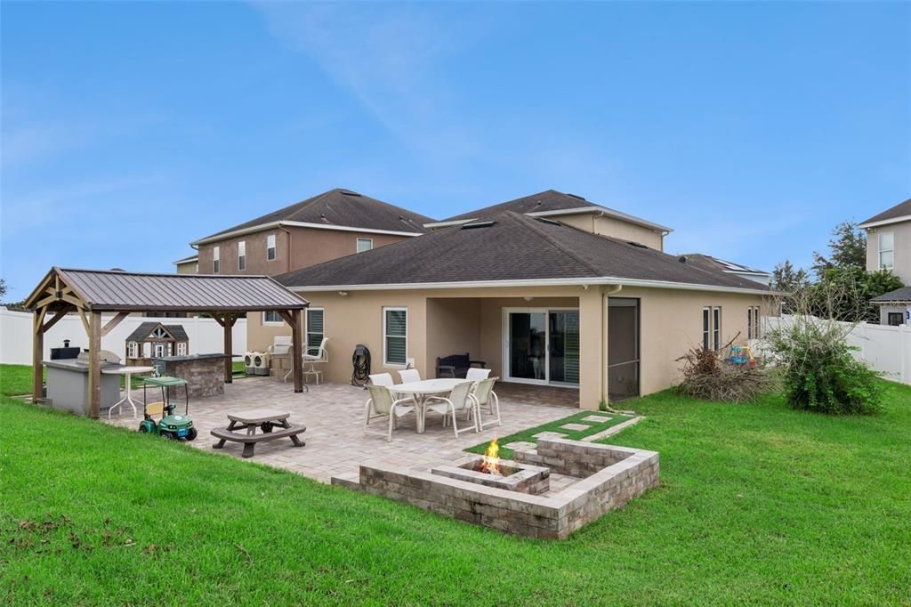 En Venta: $530,000 (4 camas, 3 baños, 2466 Pies cuadrados)