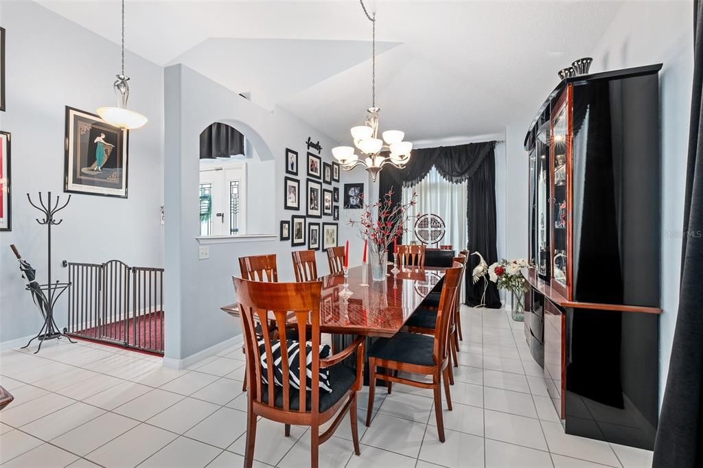 En Venta: $369,900 (3 camas, 2 baños, 2041 Pies cuadrados)