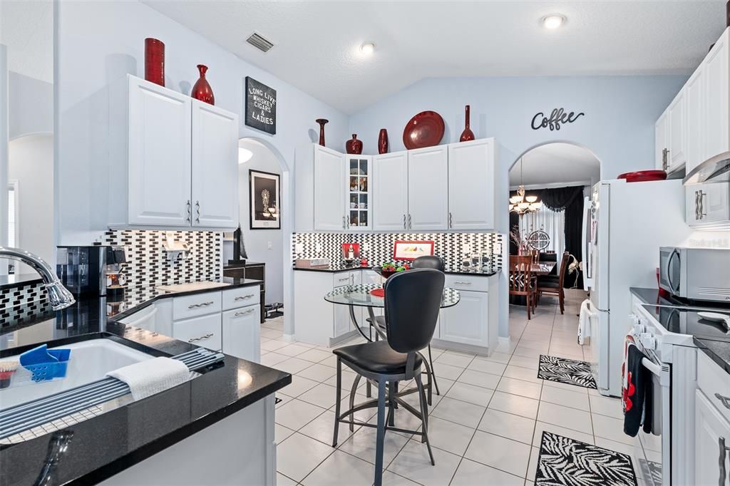 En Venta: $369,900 (3 camas, 2 baños, 2041 Pies cuadrados)