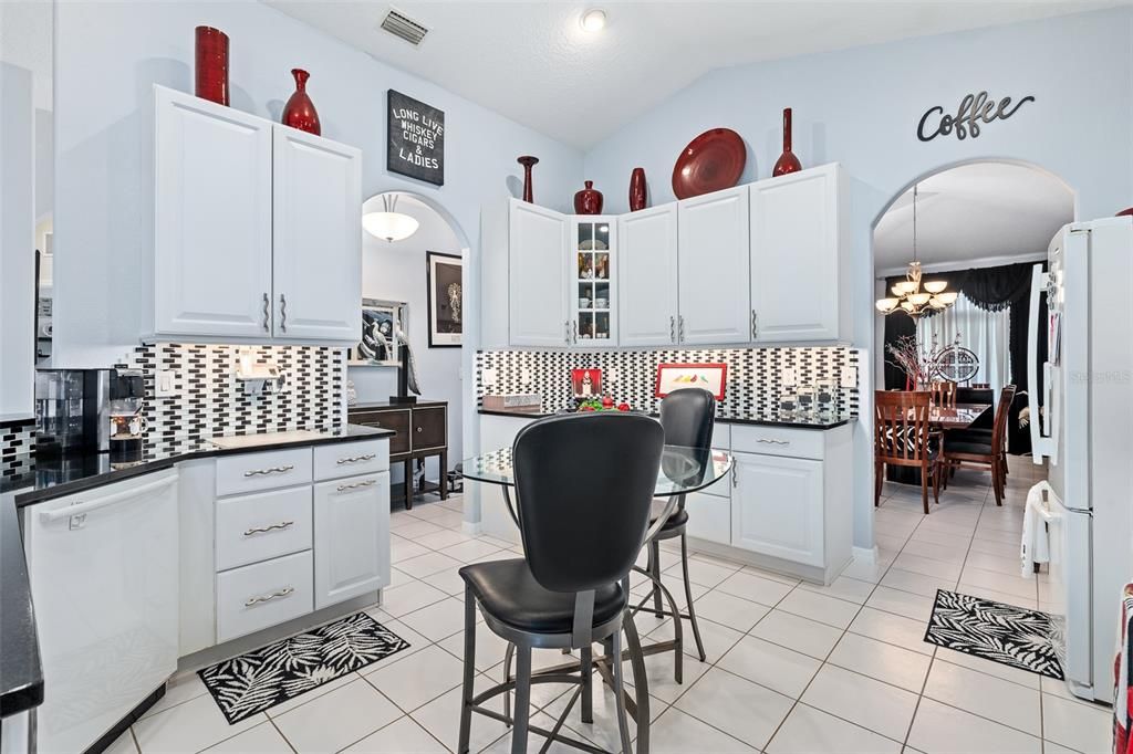 En Venta: $369,900 (3 camas, 2 baños, 2041 Pies cuadrados)
