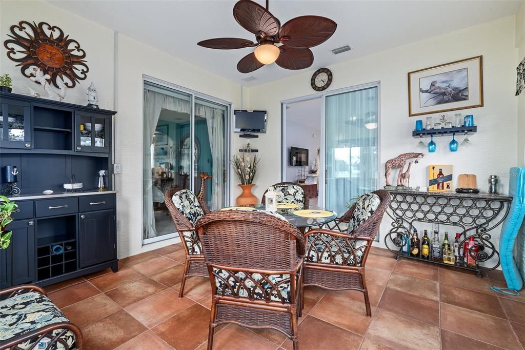 En Venta: $369,900 (3 camas, 2 baños, 2041 Pies cuadrados)