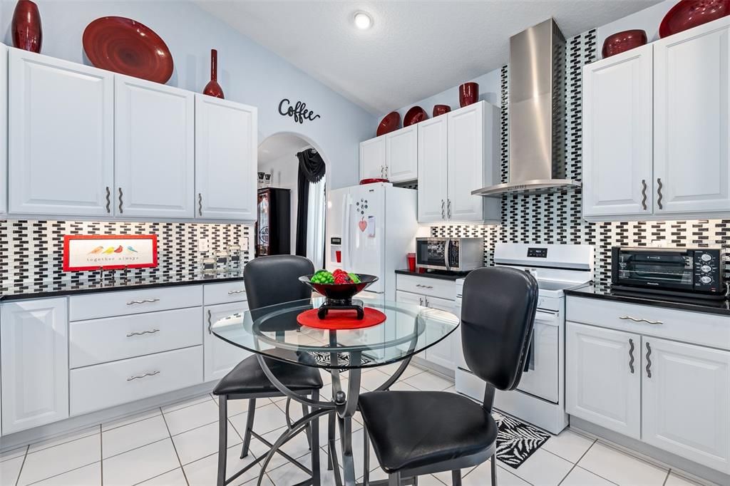 En Venta: $369,900 (3 camas, 2 baños, 2041 Pies cuadrados)