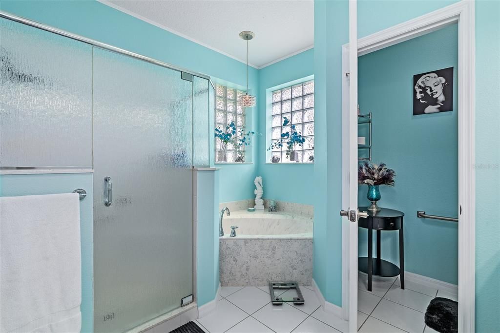 En Venta: $369,900 (3 camas, 2 baños, 2041 Pies cuadrados)