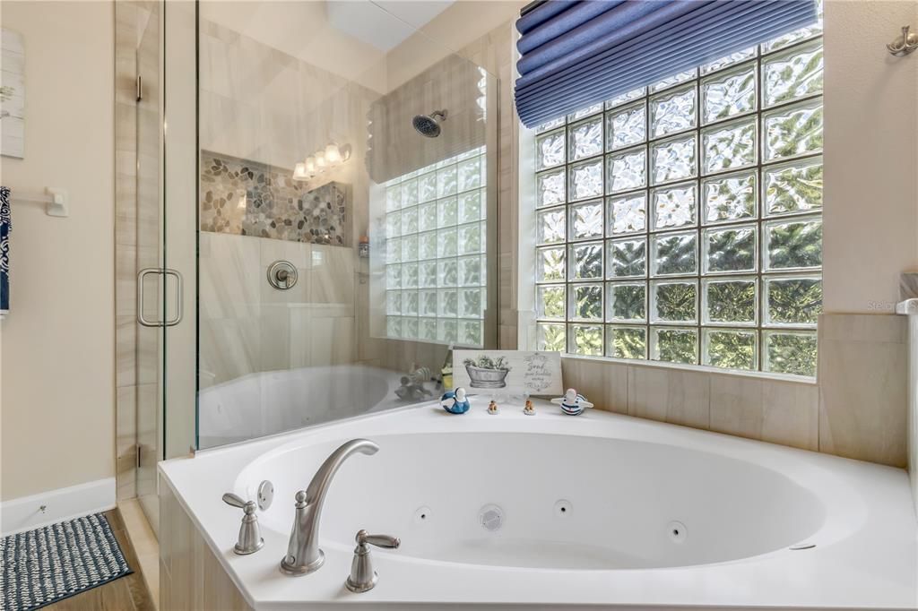En Venta: $995,000 (5 camas, 4 baños, 3316 Pies cuadrados)