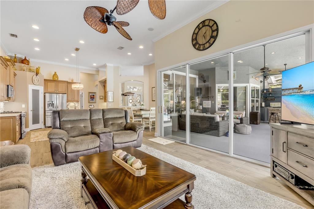 En Venta: $995,000 (5 camas, 4 baños, 3316 Pies cuadrados)