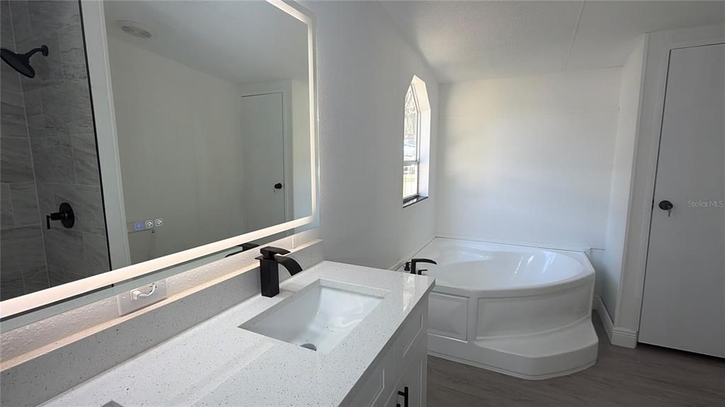 For Sale: $219,900 (4 beds, 2 baths, 1620 Square Feet)