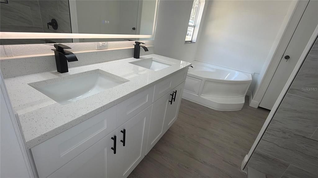 For Sale: $219,900 (4 beds, 2 baths, 1620 Square Feet)