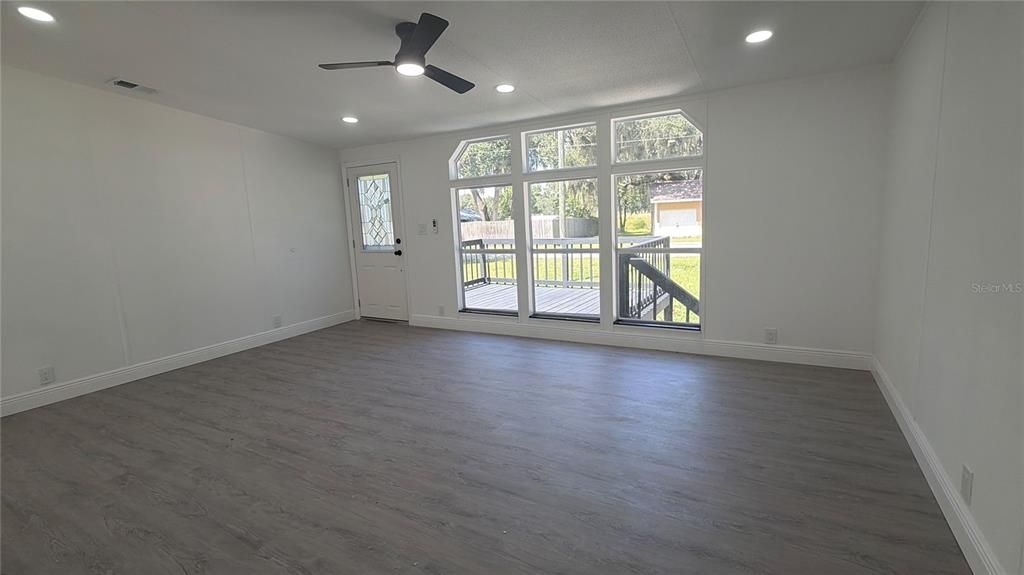 For Sale: $219,900 (4 beds, 2 baths, 1620 Square Feet)