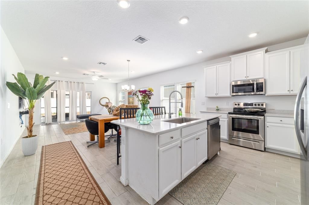 For Sale: $329,900 (3 beds, 2 baths, 1755 Square Feet)
