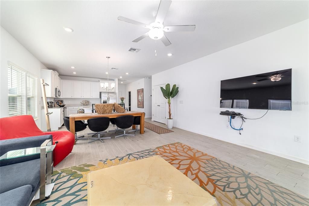 For Sale: $329,900 (3 beds, 2 baths, 1755 Square Feet)