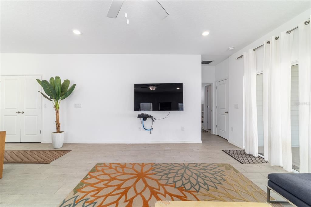 For Sale: $329,900 (3 beds, 2 baths, 1755 Square Feet)