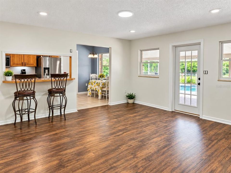 En Venta: $364,900 (4 camas, 2 baños, 1806 Pies cuadrados)