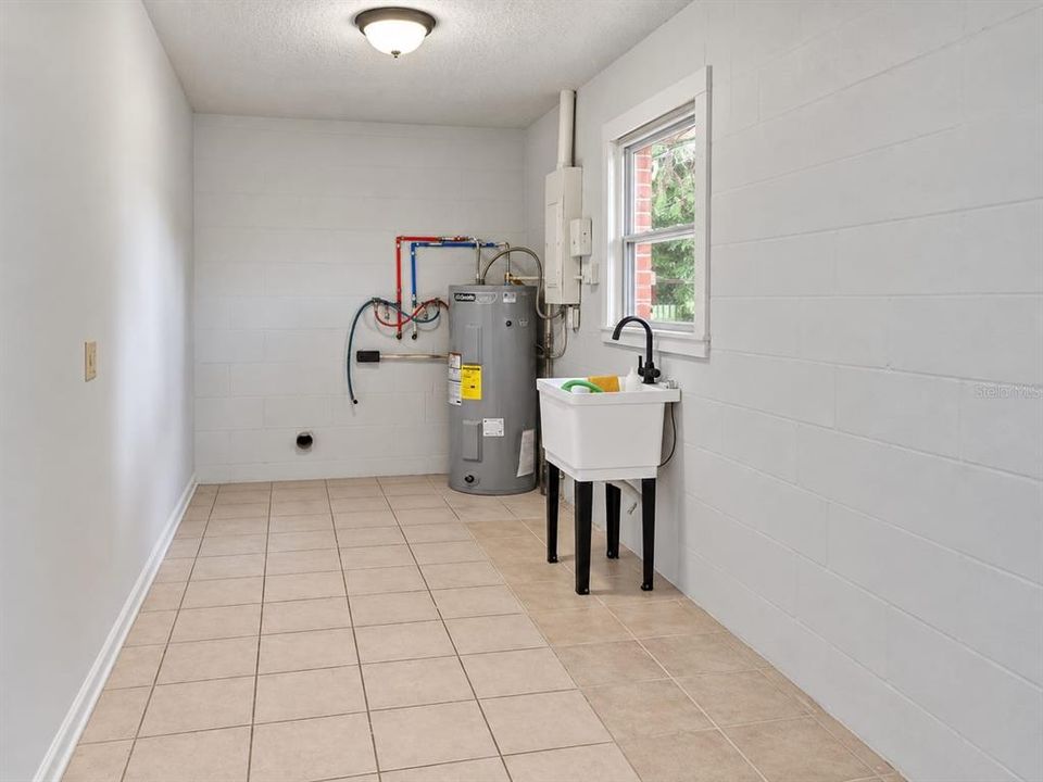 En Venta: $364,900 (4 camas, 2 baños, 1806 Pies cuadrados)