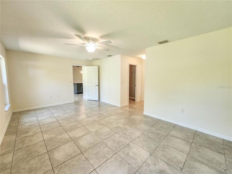 For Sale: $449,900 (4 beds, 3 baths, 2465 Square Feet)