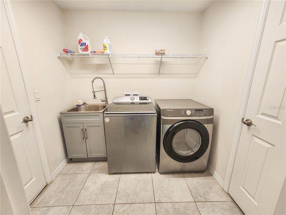 For Sale: $449,900 (4 beds, 3 baths, 2465 Square Feet)